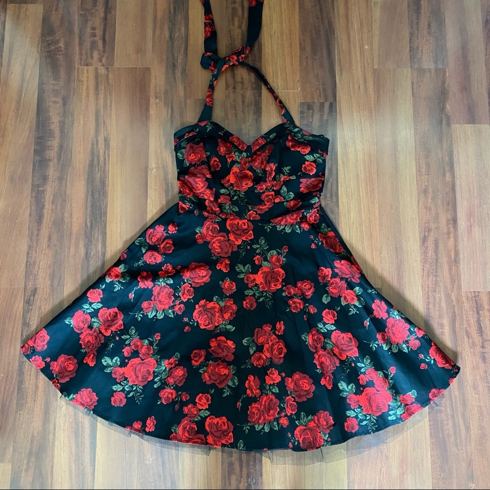 Hot topic large halter floral rose dress sleeveless puffy lace party dress shoot